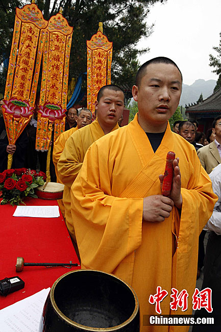 北京广济寺举行大型浴佛法会庆释迦牟尼佛圣诞