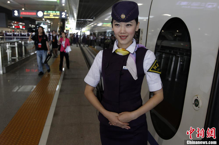 记者首次体验京沪高铁试验列车