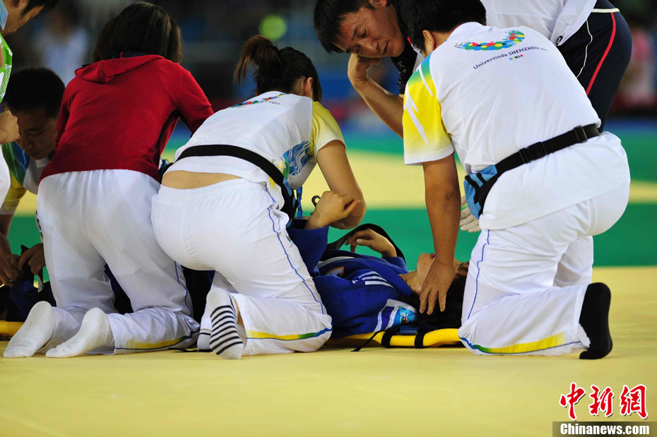 女子柔道52公斤级银牌选手受伤下场 中新网