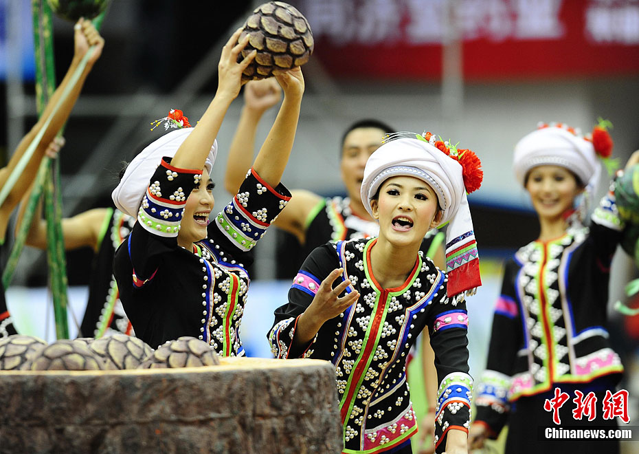 第九届民运会表演项目:傣族的《花腰摆》