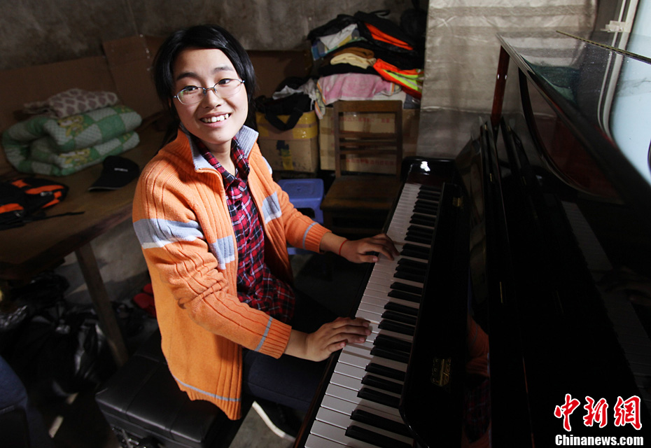 清华保洁阿姨弹钢琴视频走红_上海保洁阿姨600万视频_钢琴的跳音怎么弹视频