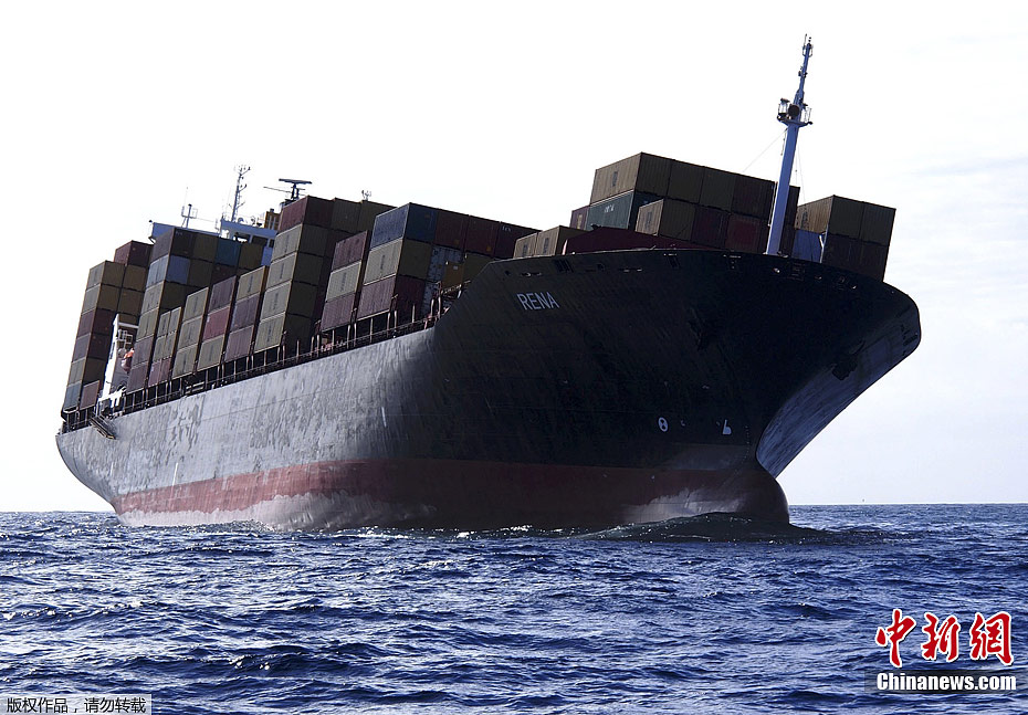 利比亚四万吨级货轮雷娜触礁