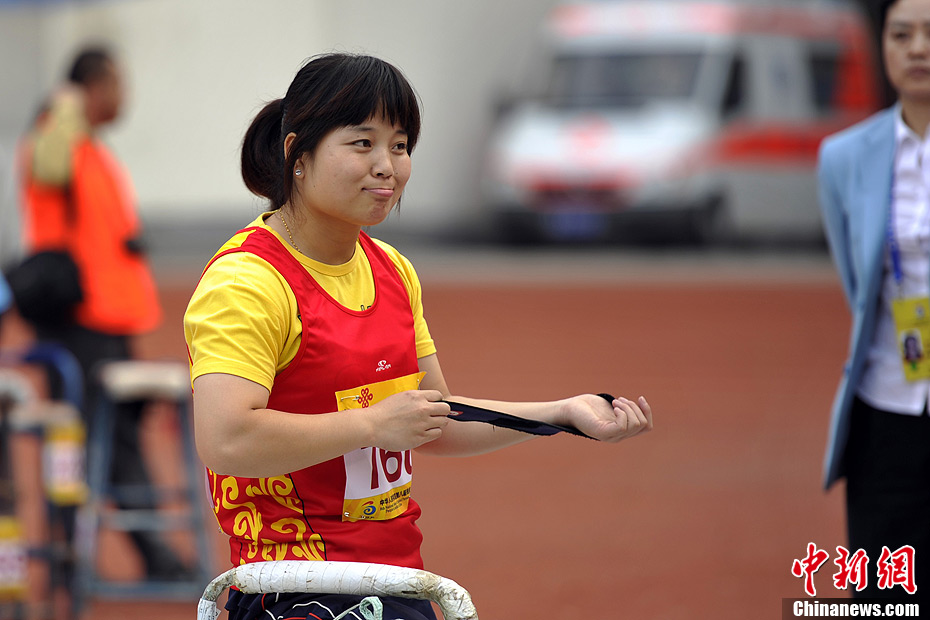 残运会田径女子200米决赛陈君飞破世界纪录