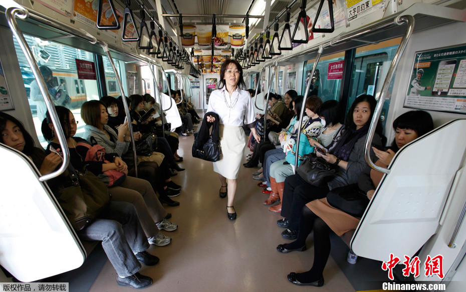 为避免性骚扰日本地铁专设女性车厢