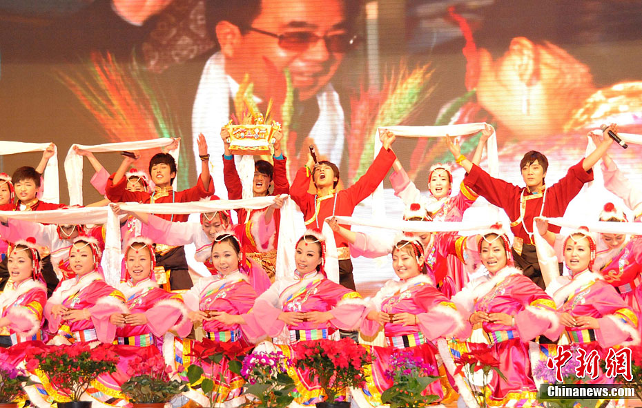 河北師範大學附屬民族學院藏族學生載歌載舞