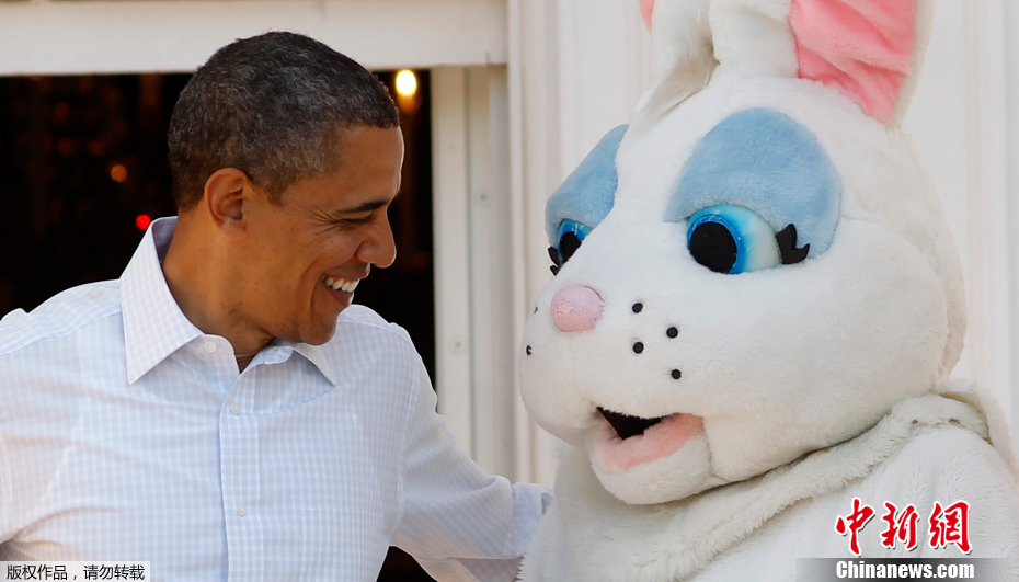 白宫复活节滚彩蛋活动 奥巴马大秀运动天赋