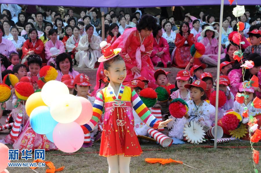 朝鲜儿童欢度六一儿童节