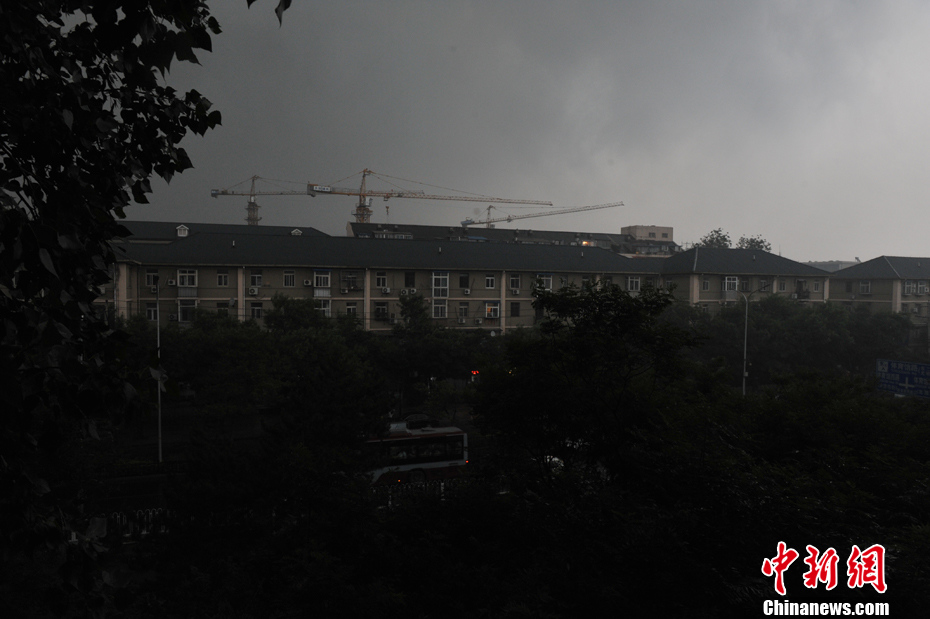 北京市气象台发布暴雨蓝色预警信号