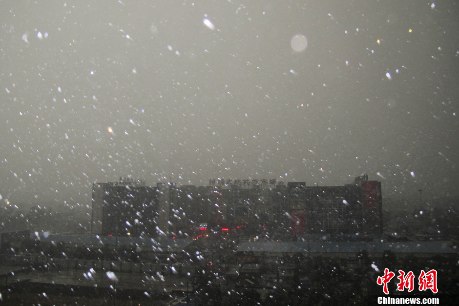 北京市气象台发布暴雨蓝色预警信号