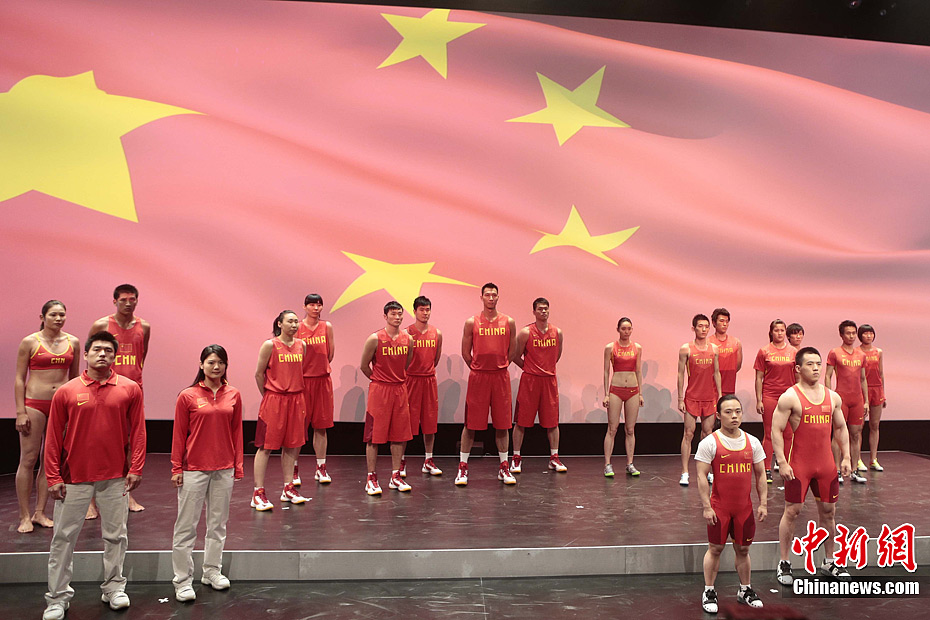 伦敦奥运会中国男女篮等国家队装备在京发布