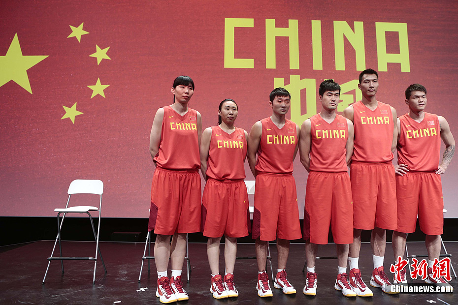 伦敦奥运会中国男女篮等国家队装备在京发布