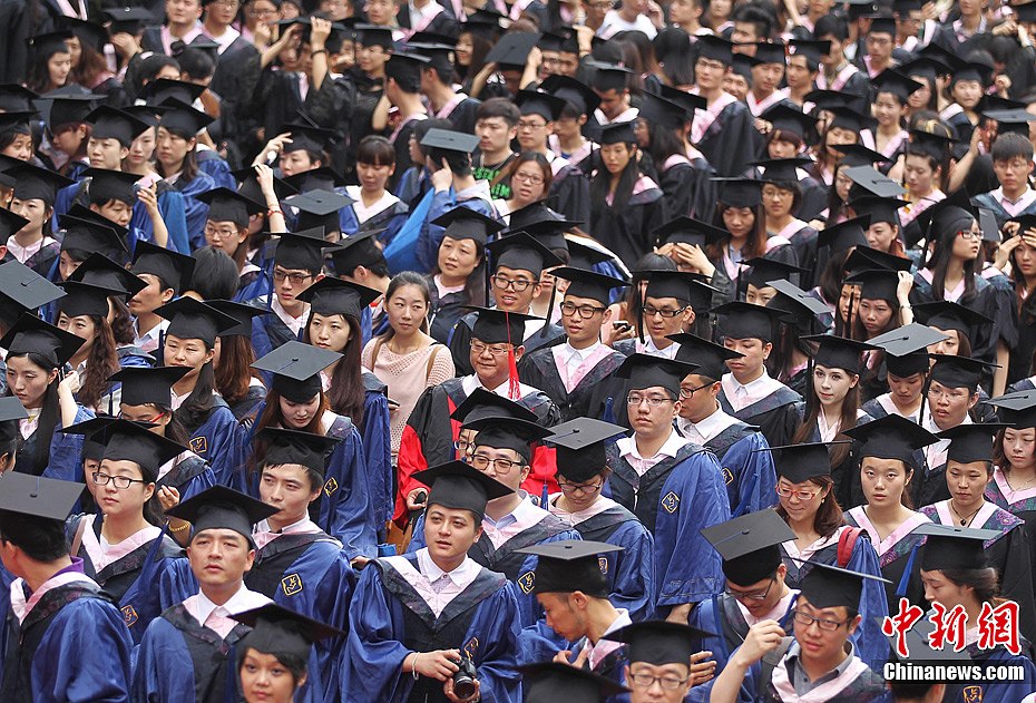 4、南京初中毕业证图片：急！ ！初中毕业证书样本图片 证书上要写毕业地点。