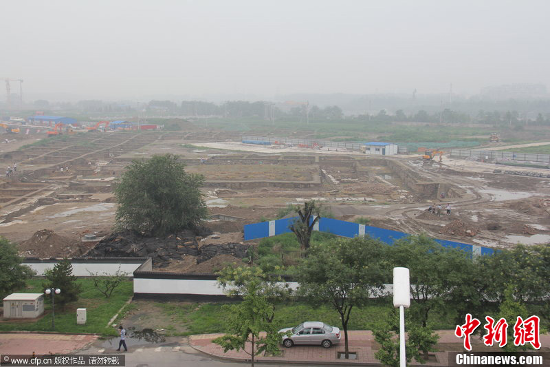北京通州修地铁挖出明清东城门