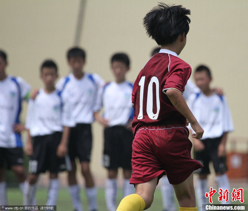 全国青少年足球联赛 青岛小梅西李明带队上演