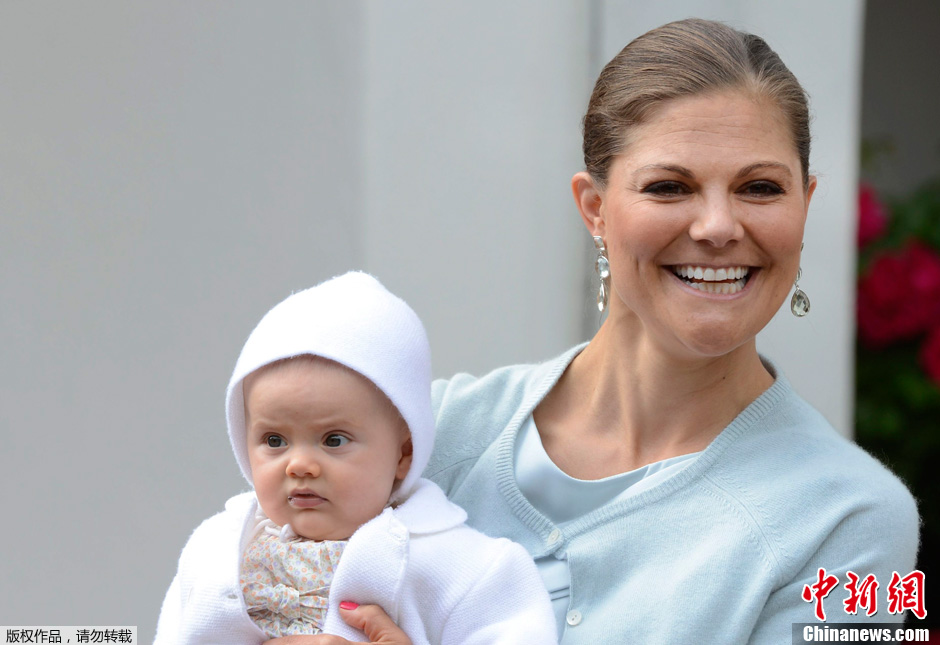 瑞典女王储维多利亚庆祝35岁生日 小公主被妈
