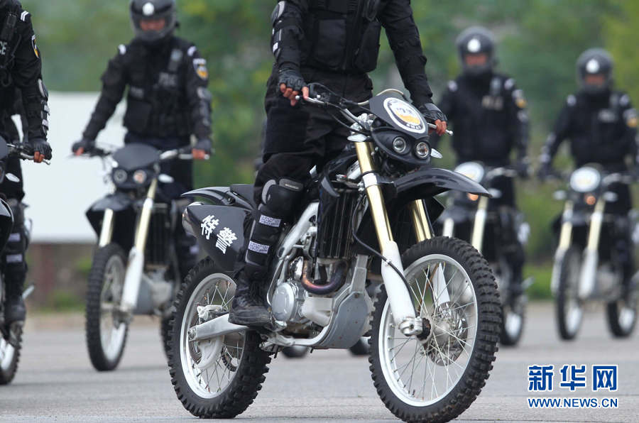 北京警方举行巡警系统警用摩托车技能展示