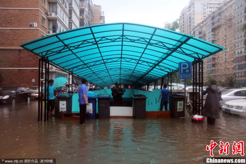 北京遭遇近40年最大强暴雨 立水桥南遭水淹