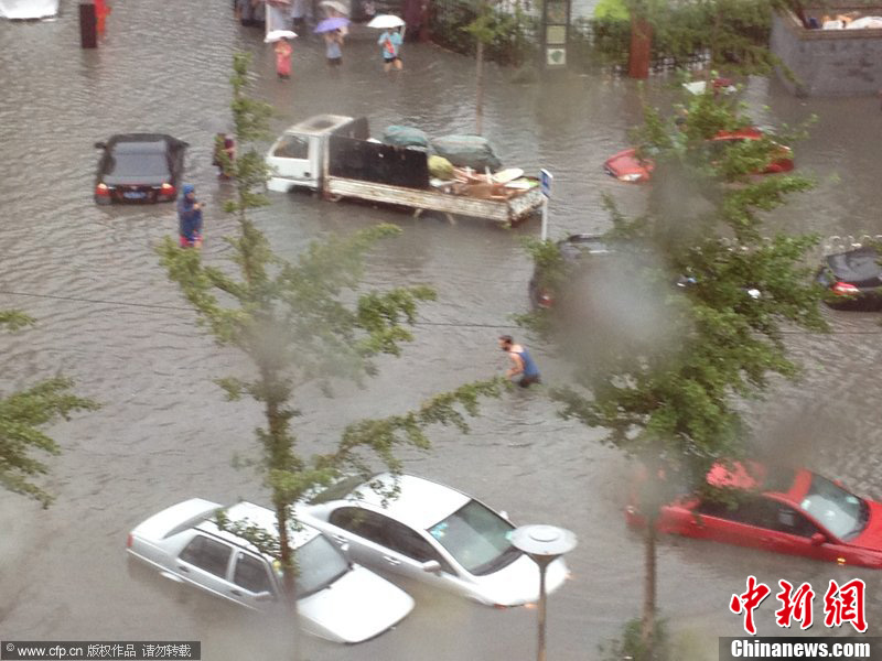 北京遭遇近40年最大强暴雨 立水桥南遭水淹