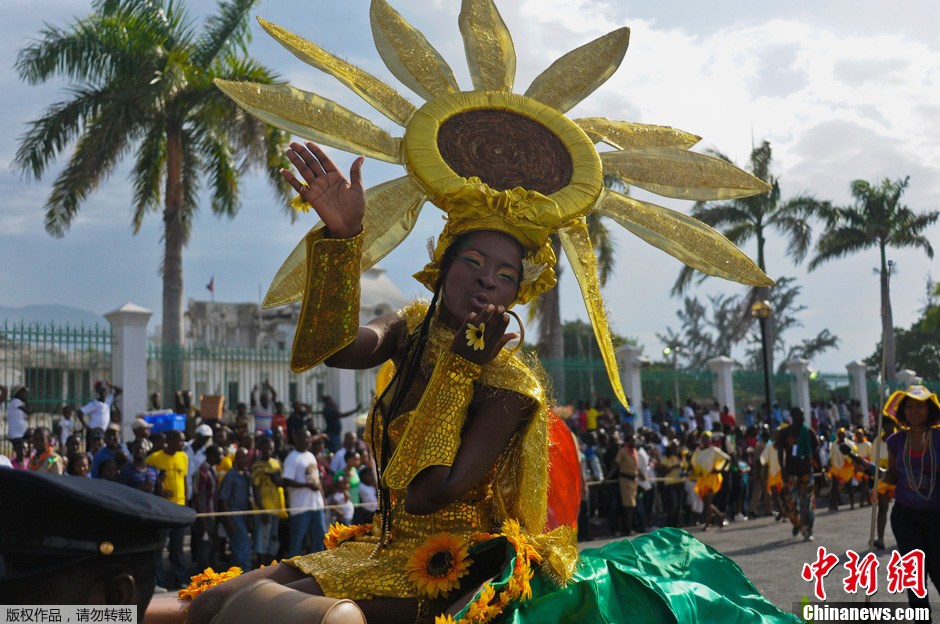海地太子港狂欢节 造型层出不穷