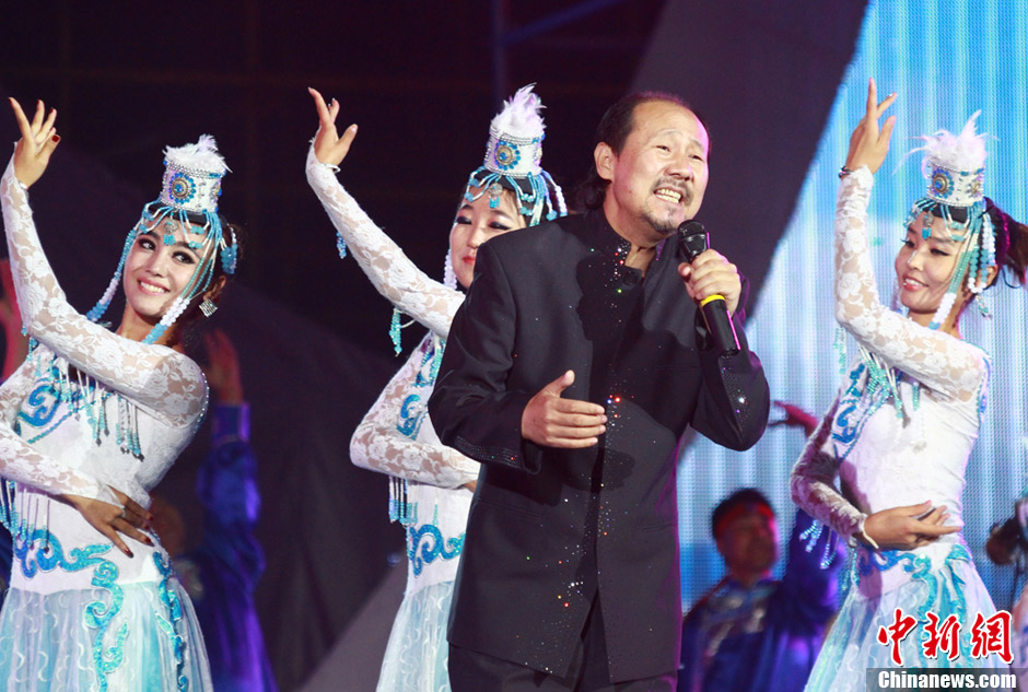 著名歌唱家腾格尔助阵新疆温泉节开幕晚会