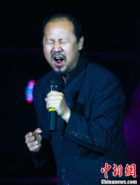 著名歌唱家腾格尔助阵新疆温泉节开幕晚会