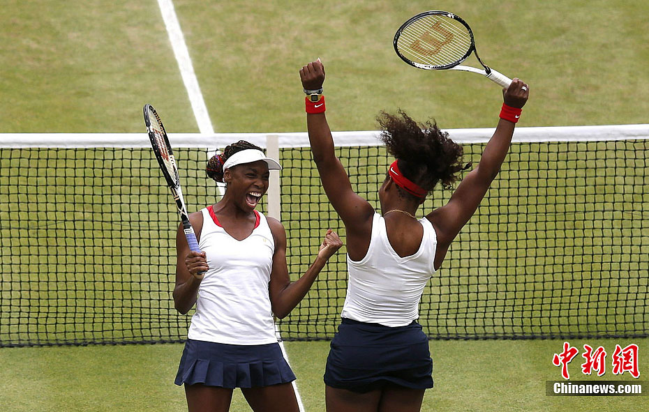 网球女子双打决赛 威廉姆斯姐妹摘金