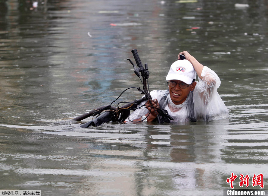 菲律宾遭遇台风袭击 马尼拉被洪水淹没