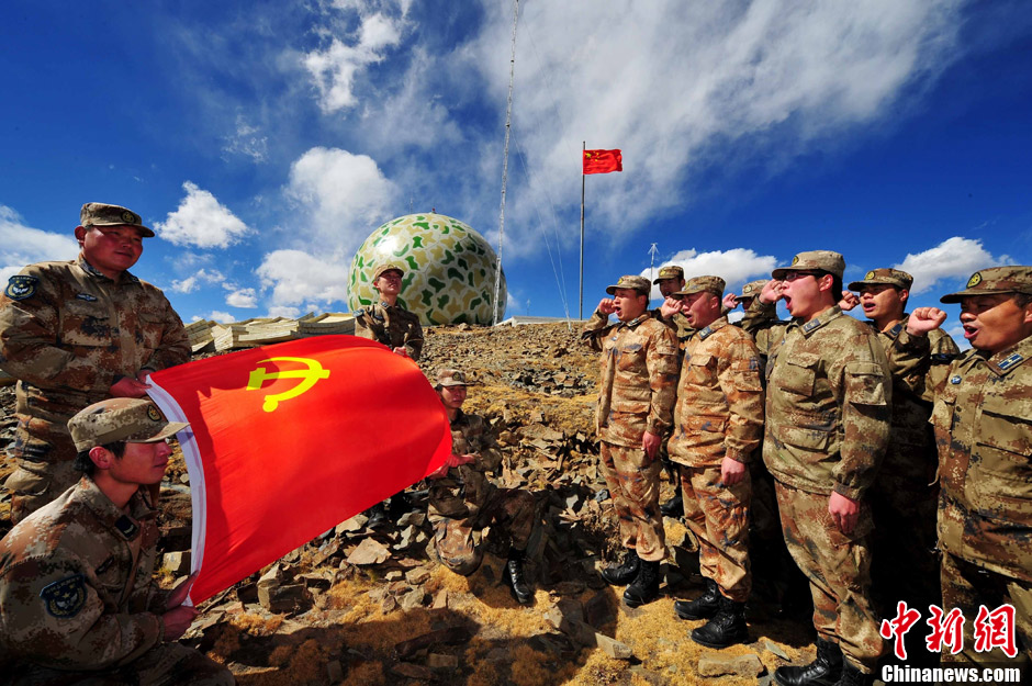 山西太原武装巡逻车街头巡逻图片