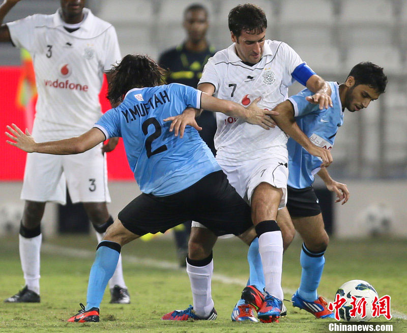 卡塔尔足球联赛 劳尔以一敌二强势突破