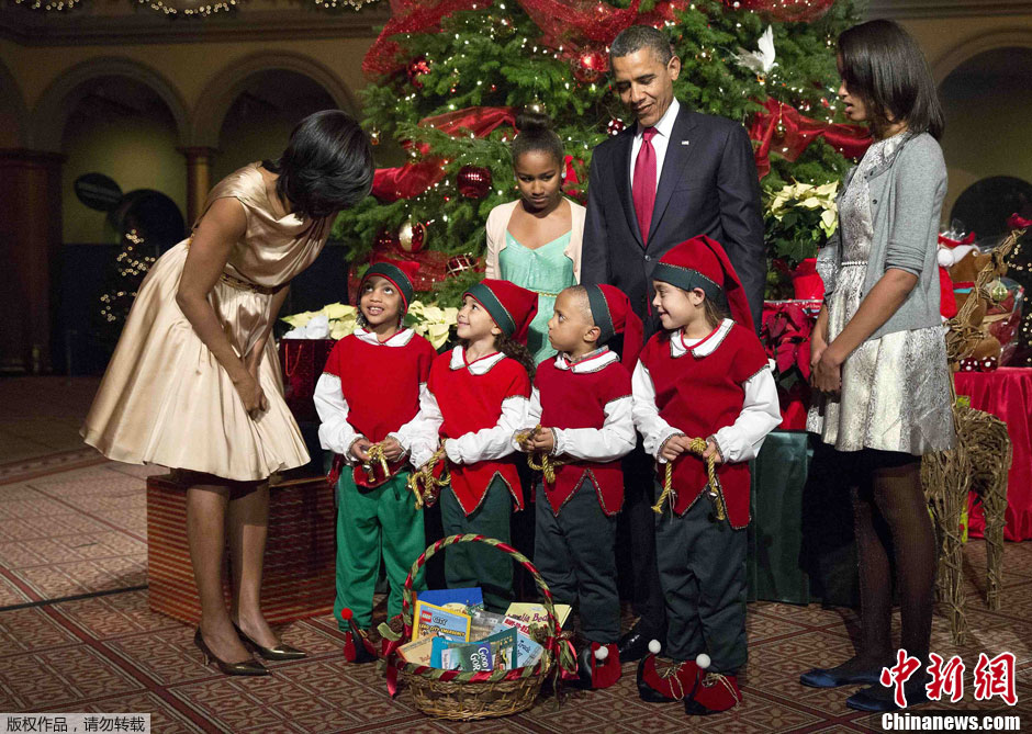 美国总统奥巴马携第一家庭亮相圣诞音乐会