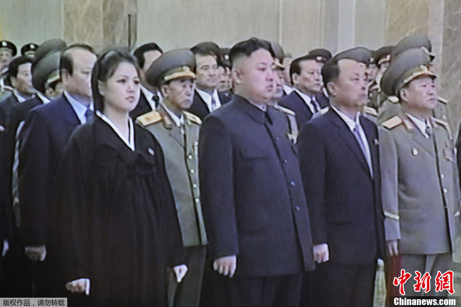 金正恩携夫人参谒太阳宫图片