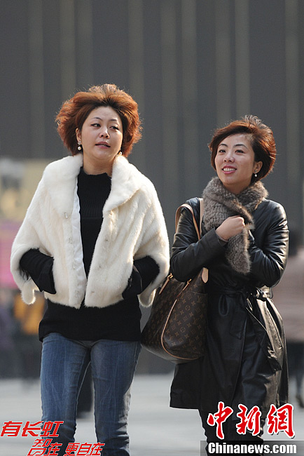 重庆市民冬季服装巧搭配