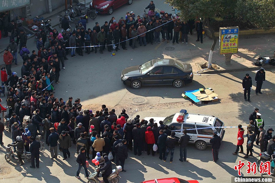 中新社2012图片精选--南京发生持枪抢劫案