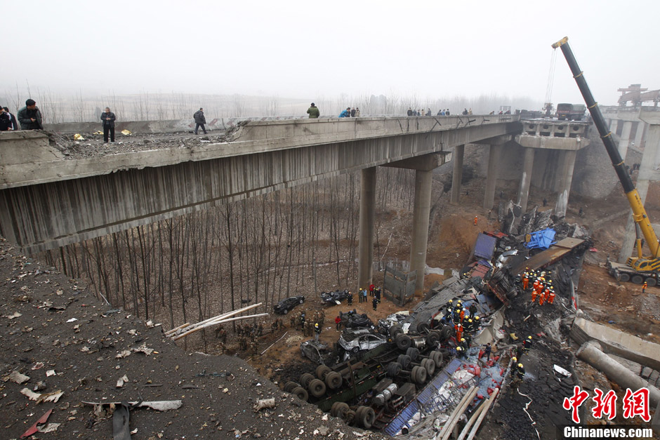 河南连霍高速大桥坍塌 造成5死8伤