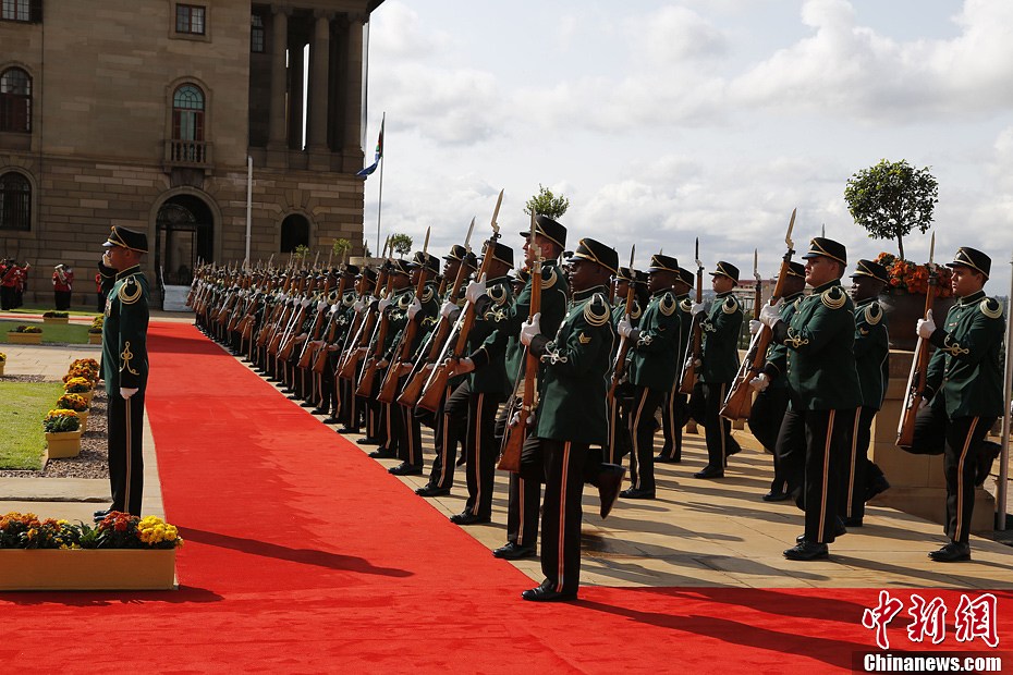 南非总统举行隆重仪式 欢迎习近平进行国事访