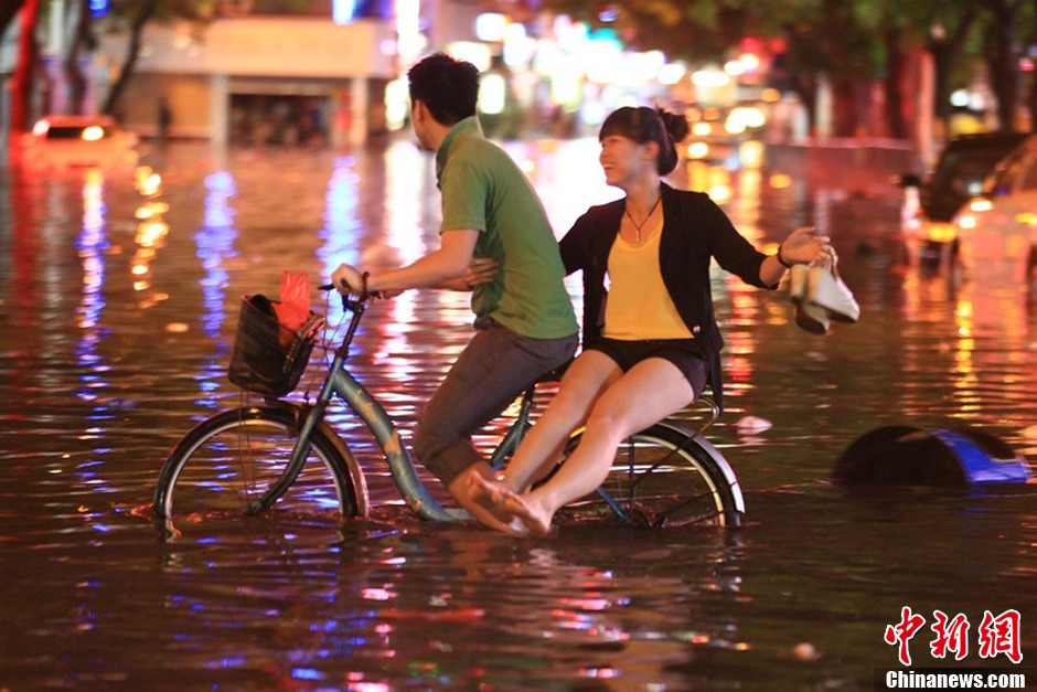 珠海暴雨图片