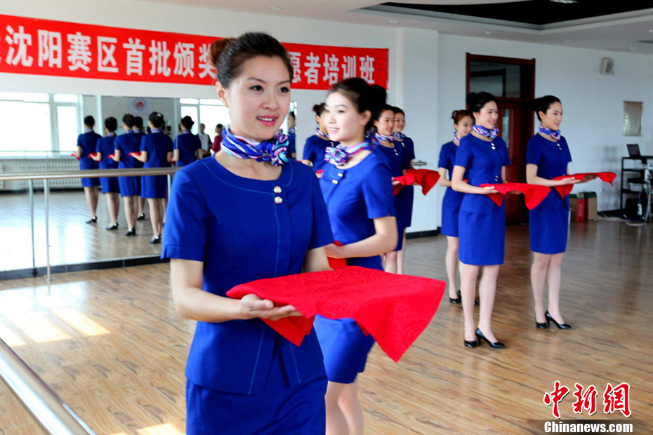 沈阳全运颁奖礼仪图片