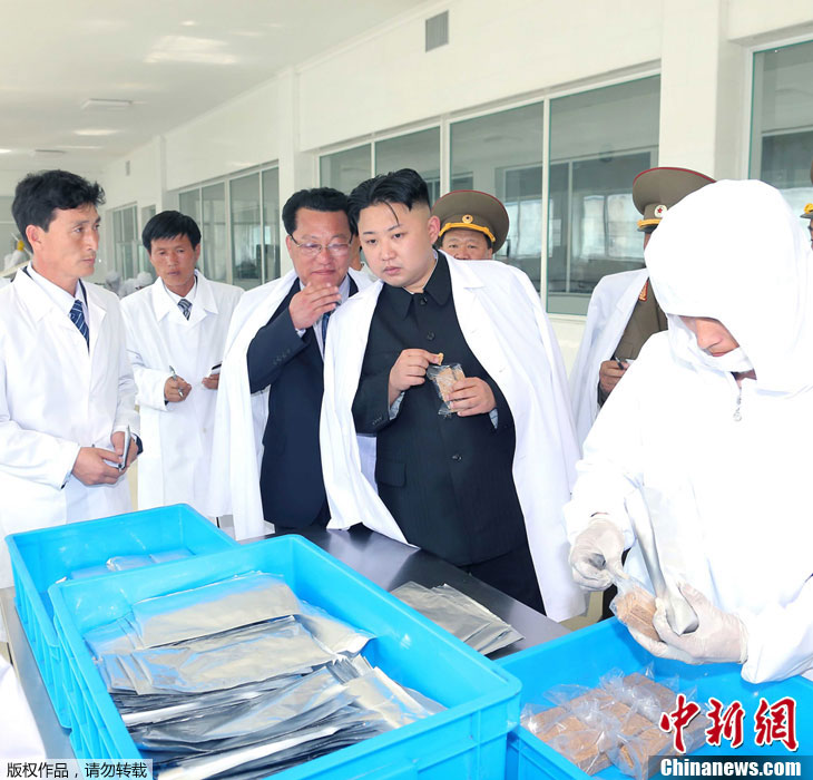 金正恩打伞图片