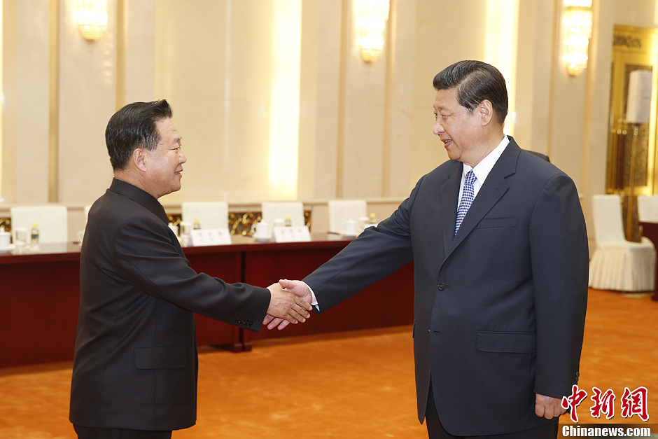 2013年5月24日下午，习总在人民大会堂会见金正恩特使、朝鲜劳动党中央政治局常委、军方二号人物崔龙海。
