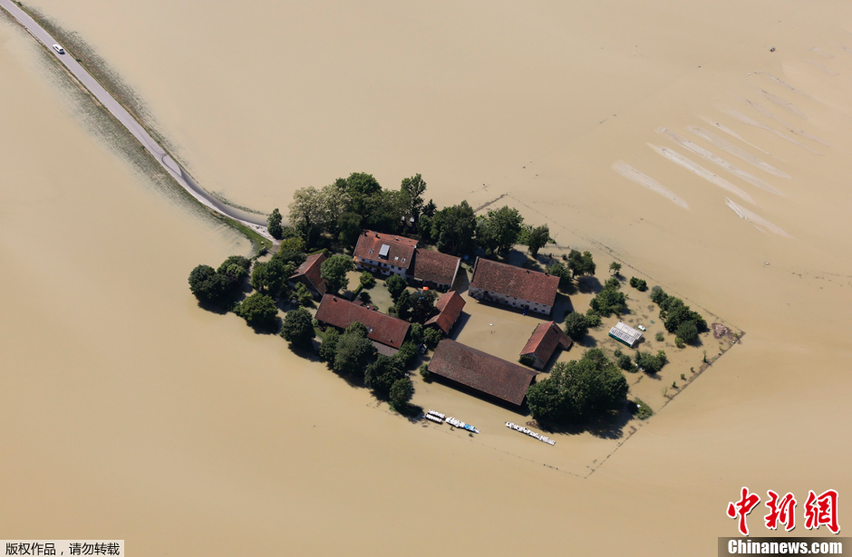 德国洪水灾情加剧家园变为水上屋
