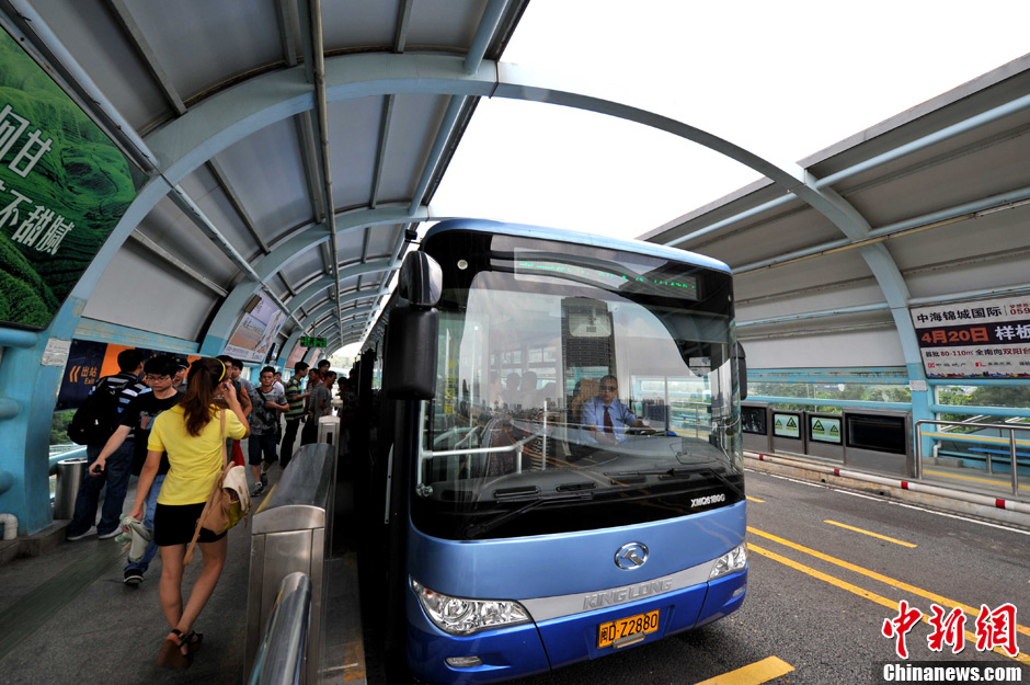 厦门BRT快速公交车恢复正常运营