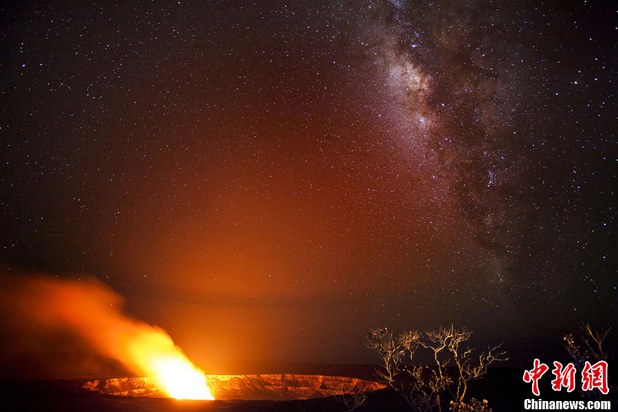 摄影师冒险拍下夏威夷火山 场景仿若外星球