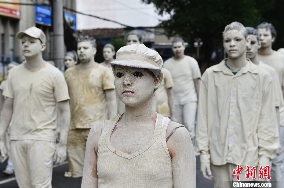 2013联合会杯决赛举行 巴西民众僵尸装示威抗