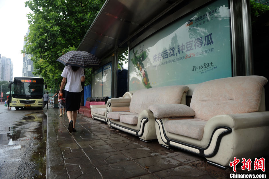 豪华公交站图片