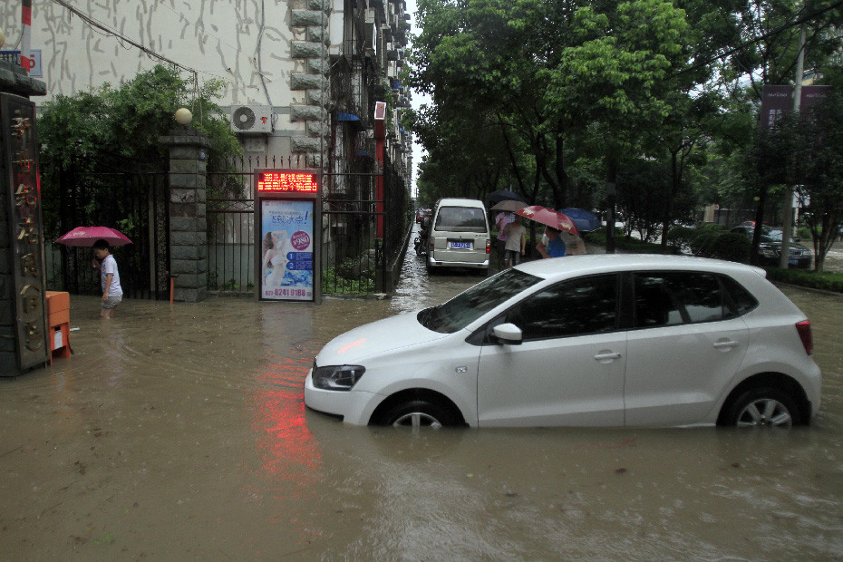武汉最强暴雨图片