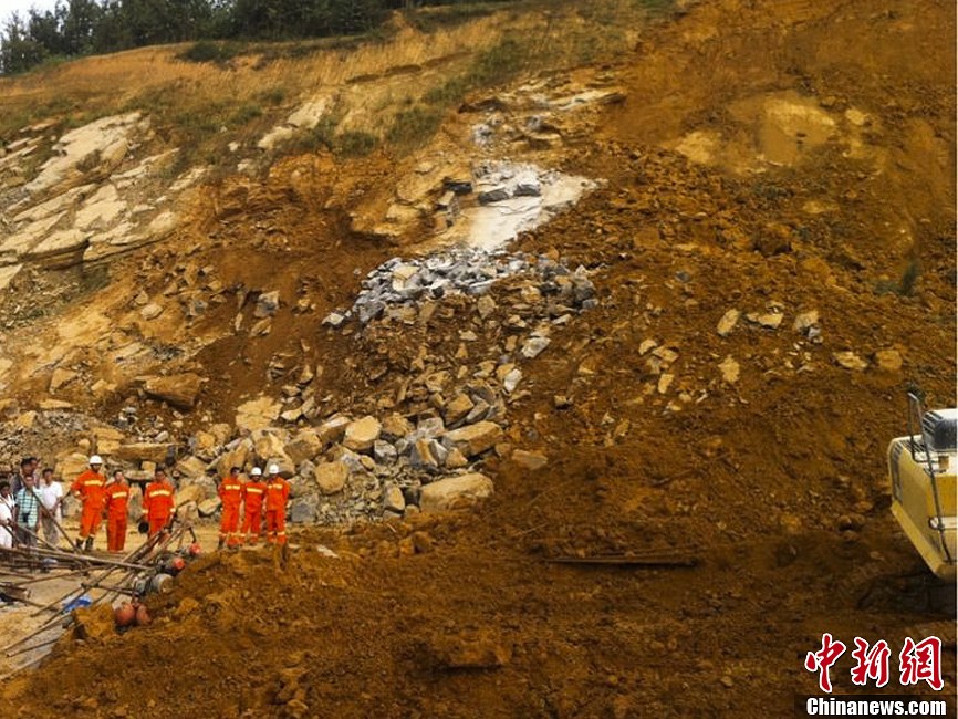 贵州毕节山体滑坡图片