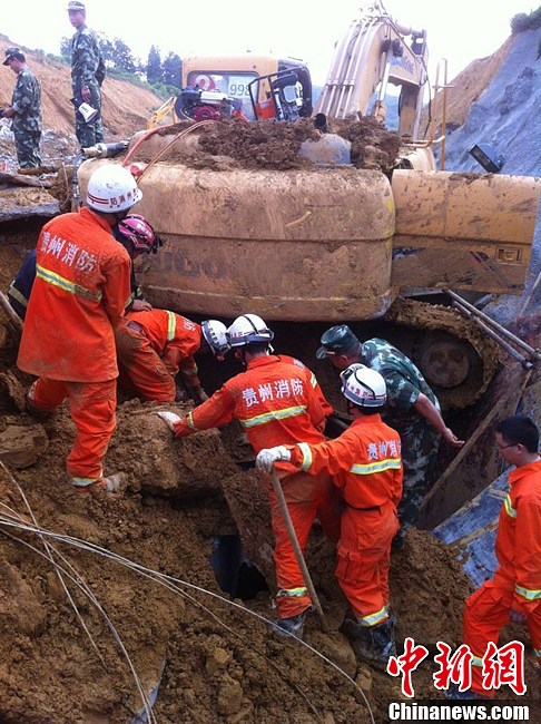 贵州毕节发生山体滑坡事故 多人被埋已救出3人