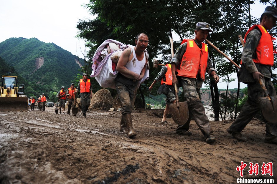 甘肃天水泥石流已致21人遇难4人失踪
