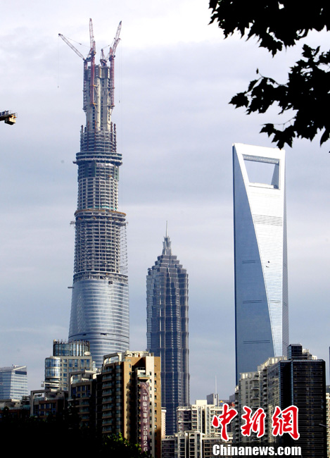 我国榜首楼房“上海中心”结构封顶 总高度达632米