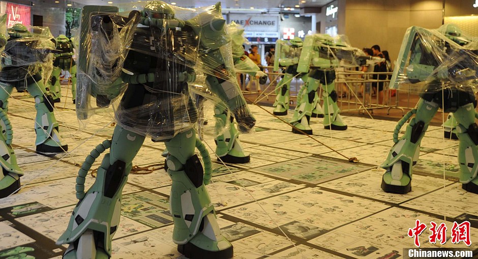 香港挂八号风球室外机器人需借助塑料膜防风